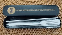Alat makan dengan lambang Istana Kepresidenan Republik Indonesia