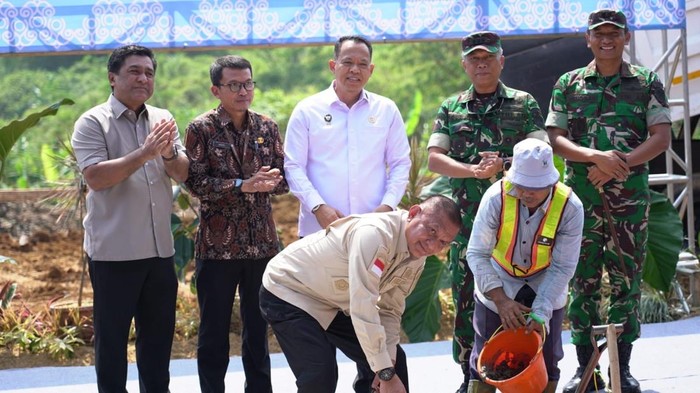 Wakil Menteri Koordinator Bidang Politik, dan Keamanan (Wamenko Polkam) Letjen TNI (Purn.) Lodewijk F. Paulus