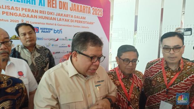 Wakil Menteri Perumahan dan Kawasan Pemukiman (PKP) Fahri Hamzah, Kamis (7/8/2025). (CNBC Indonesia/Ferry Sandi)