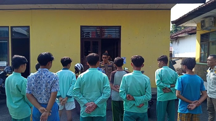 10 Siswa yang terjaring razia di Metro