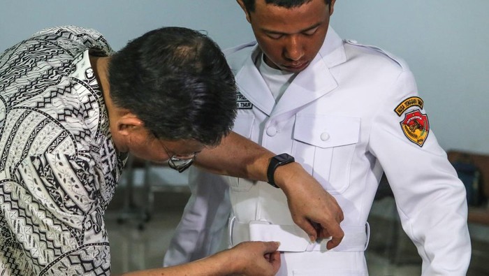 Anggota Pasukan Pengibar Bendera Pusaka (Paskibraka) Nasional mengikuti fitting Pakaian Dinas Upacara (PDU) di Pusat Pendidikan dan Pelatihan (Pusdiklat) Wiladatika, Cibubur, Jakarta, Kamis (7/8/2025). Sebanyak 76 anggota paskibraka dari 38 provinsi di Indonesia mengikuti fitting Pakaian Dinas Upacara (PDU) untuk kesiapan jelang pelaksanaan Upacara HUT ke-80 Kemerdekaan RI. ANTARA FOTO/Asprilla Dwi Adha/foc.
