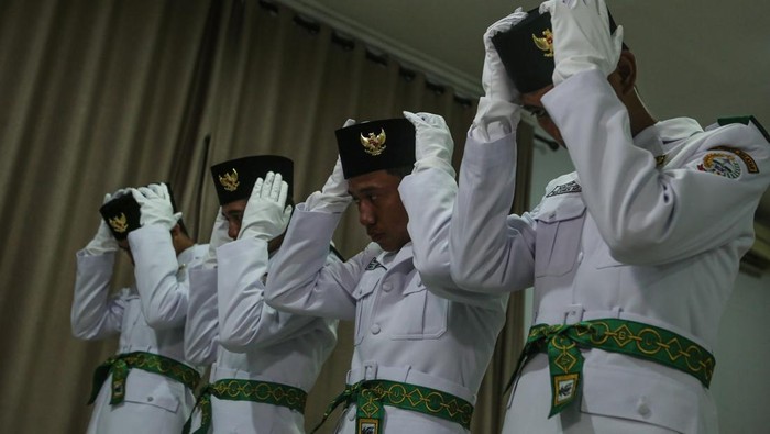 76 Anggota Paskibraka Nasional Siapkan Diri Jelang HUT RI Anggota Pasukan Pengibar Bendera Pusaka (Paskibraka) Nasional mengikuti fitting Pakaian Dinas Upacara (PDU) di Pusat Pendidikan dan Pelatihan (Pusdiklat) Wiladatika, Cibubur, Jakarta, Kamis (7/8/2025). Sebanyak 76 anggota paskibraka dari 38 provinsi di Indonesia mengikuti fitting Pakaian Dinas Upacara (PDU) untuk kesiapan jelang pelaksanaan Upacara HUT ke-80 Kemerdekaan RI. ANTARA FOTO/Asprilla Dwi Adha/foc.