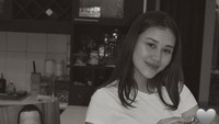 Aaliyah Massaid merayakan ulang tahun mendiang ayahnya, Adjie Massaid, dengan suasana berbeda. Foto: dok instagram aaliyah massaid