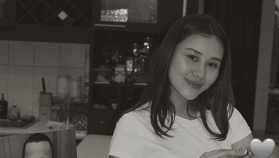 Aaliyah Massaid Kenalkan Anak di Ultah Mendiang Adjie Massaid