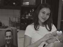 Aaliyah Massaid Kenalkan Anak di Ultah Mendiang Adjie Massaid