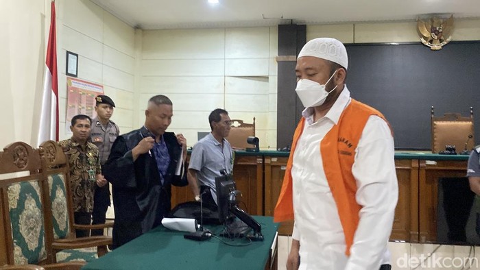 Terdakwa Aipda Robig usai mendapat vonis 15 tahun dari PN Semarang terkait kasus penembakan yang menewaskan pelajar, Jumat (8/8/2025).