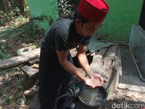 Air Sumur Berubah Keruh, Nestapa Warga Argasunya di Balik Gunungan Sampah