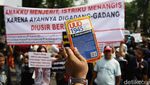 Aksi Pedagang Pasar Barito Tolak Penggusuran