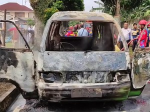 Angkot BBG di Bogor Terbakar, Dipicu Percikan Api di Bawah Persneling
