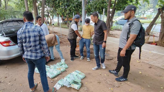 Bareskrim Polri menggagalkan sabu yang akan dikirim ke Kampung Bahari.