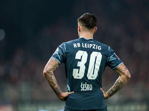 Sesko Pakai Nomor Berapa di MU?