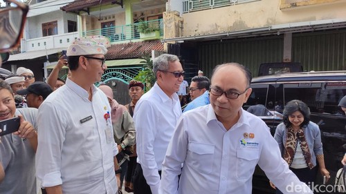 Budi Arie Setiadi meninjau Koperasi Merah Putih di Denpasar, Bali, Jumat (8/8/2025).