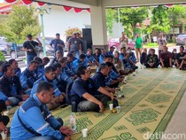 Karyawan BUMD Kulon Progo Geruduk Bupati Tuntut Pembayaran Gaji