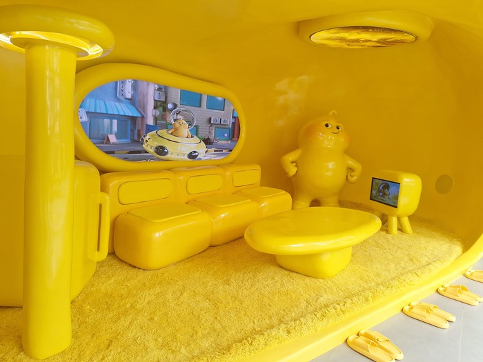 Anak desainer Tory Burch, Nick dan Henry Burch, buka toko donat di Pasaraya Blok M, Jakarta.