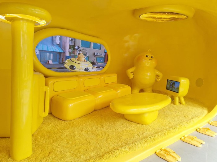 Anak desainer Tory Burch, Nick dan Henry Burch, buka toko donat di Pasaraya Blok M, Jakarta.