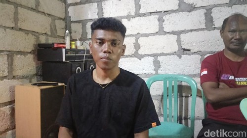 Damianus Liu saat memberikan keterangan setelah tiba di Kupang, Kamis (7/8/2025). (Simon Selly/detikBali)