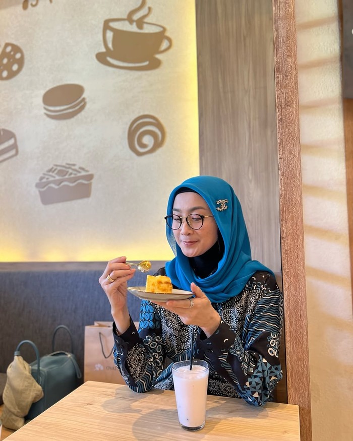 Desy Ratnasari kulineran