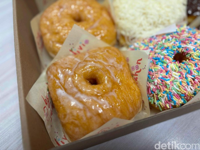 Donat by Olivia Sumichan Donat by Olivia Sumichan