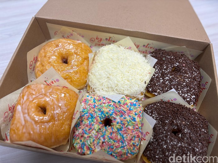 Donat by Olivia Sumichan Donat by Olivia Sumichan