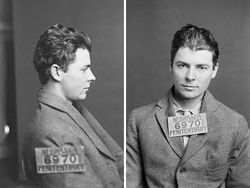 Kisah Menyeramkan di Balik Foto Wajah Kriminal Bersejarah