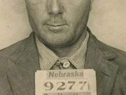 Kisah Menyeramkan di Balik Foto Wajah Kriminal Bersejarah