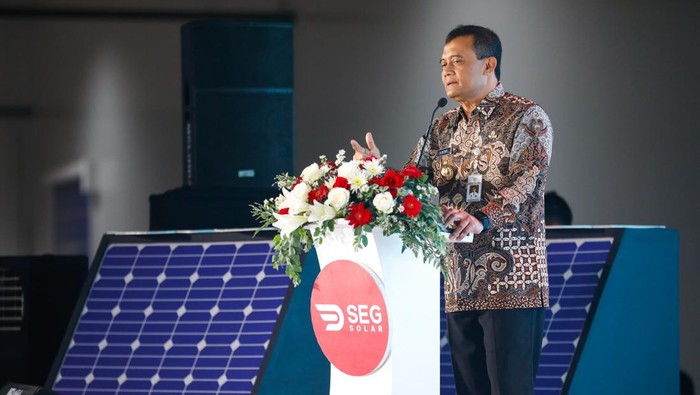 Gubernur Jateng, Ahmad Luthfi, saat meresmikan operasional tahap I PT SEG Solar Manufaktur Indonesia di Kawasan Industropolis Batang, Jumat (8/8/2025).