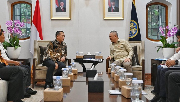 Gubernur NTB, Lalu Muhamad Iqbal, didampingi Pj Sekda NTB, Lalu Moh Faozal, dan Plt Kepala Dinas Perhubungan NTB, Ahmad Nur Aulia, menemui Menhub, Dudy Purwagandhi, di Jakarta, Jumat (8/8/2025). (Dok. Ahmad Nur Aulia)