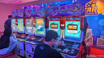 Ada deretan game arcade Pokemon Mezastar yang selalu ramai pengunjung. Foto: Virgina Maulita Putri/detikINET