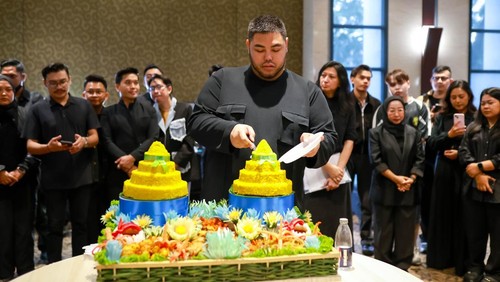 Ivan Gunawan Hadirkan Nusanova, Busana Mewah dari Wastra Nusantara.  Desainer Ivan Gunawan mempersembahkan sebuah label baru yang menghadirkan kemewahan wastra Indonesia dalam sentuhan modern, Nusanova.