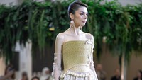 Foto Ivan Gunawan Hadirkan Nusanova, Busana Mewah Angkat Wastra Nusantara