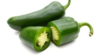 Bagi pencinta pedas, pasti akrab dengan jalapeno yang punya aksen pedas berempah nikmat. Mulai sekarang, ucapkan jalapeno yang benar yaitu hah-lah-peh-nyo. Foto: Getty Images/hongquang09