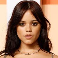 5. Jenna Ortega Aktris Wednesday, Jenna Ortega ini punya salah satu dahi paling sempurna dalam pemetaan Golden Ratio. Namun, nilai terendah pada kategori bentuk wajah (88%), membuat totalnya tidak lebih tinggi dibanding lainnya. Foto: FilmMagic/Taylor Hill