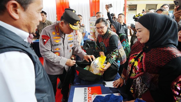 Kapolri di Gerakan Pangan Murah di Kalbar
