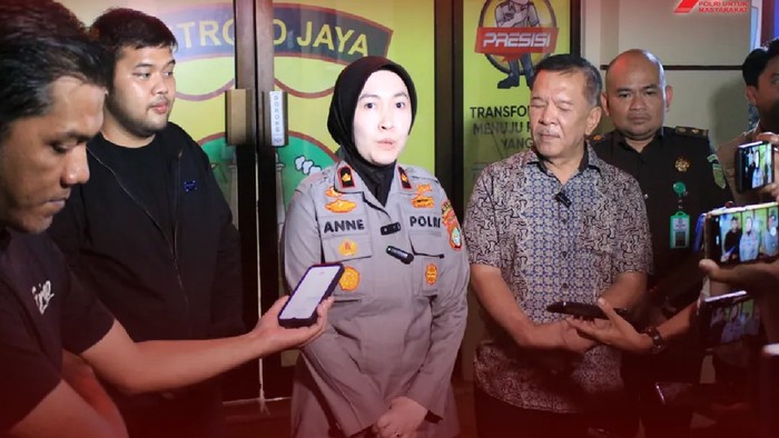 Kasus pemobil mengaku aparat dan menodongkan pistol ke pengendara di Tangsel berakhir damai. Kedua belah pihak menyelesaikan kasus tersebut secara kekeluargaan. (dok Polsek Pondok Aren)