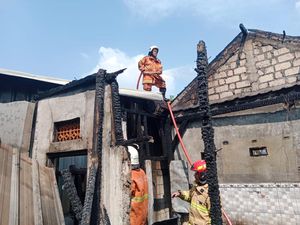 Ditinggal Saat Masak, 2 Rumah di Surabaya Hangus Terbakar