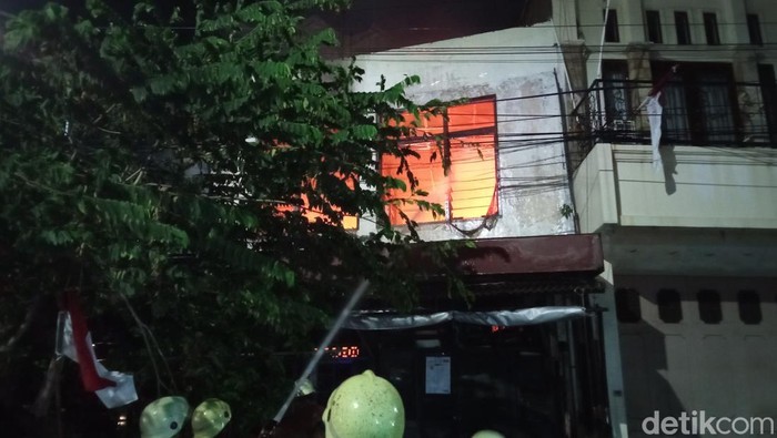 Kebakaran melanda kios buah di Kota Cirebon