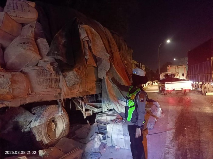 Kendaraan yang terlibat kecelakaan beruntun di Tol Gayamsari, Kota Semarang, Jumat (8/8/2025).