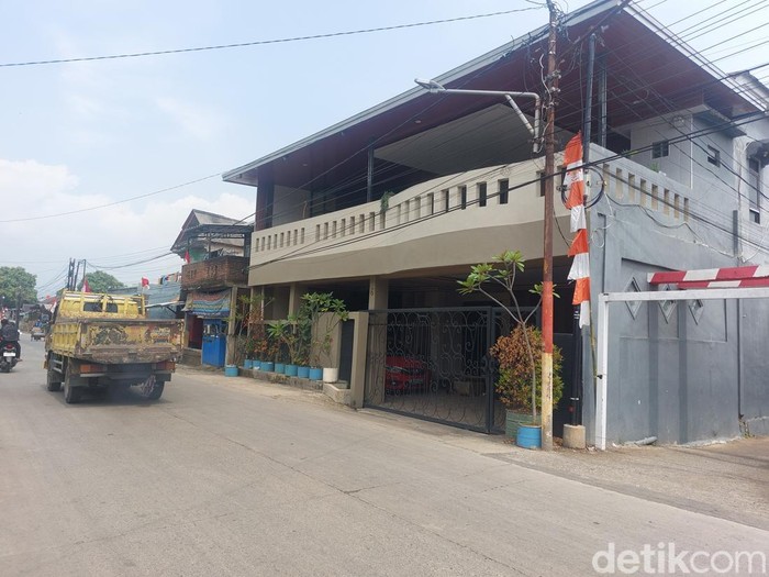 Kediaman anggota DPR RI Satori di Kabupaten Cirebon