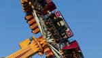 Keseruan Warga San Salvador Nikmati Wahana di Festival Tahunan