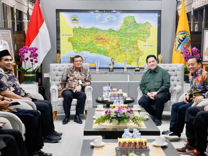 Ketua Umum PSSI Erick Thohir menemui Gubernur Jawa Tengah, Ahmad Luthfi dan wakilnya, Taj Yasin Maimoen, di Semarang, Jumat (8/8/2025).