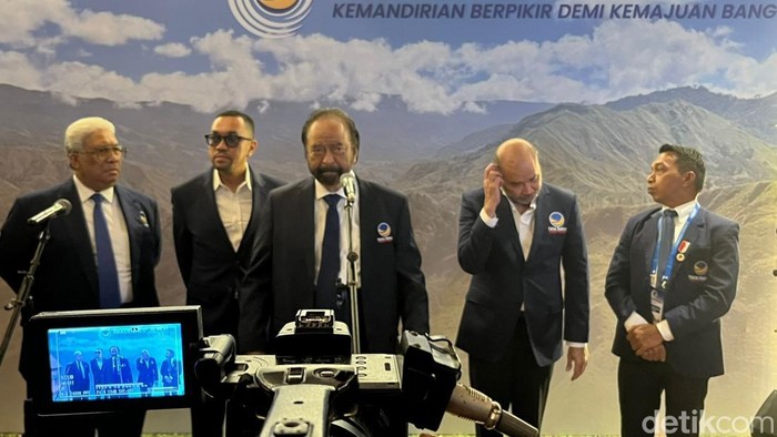 Ketum NasDem Surya Paloh saat konferensi pers usai pembukaan Rakernas NasDem di Makassar.