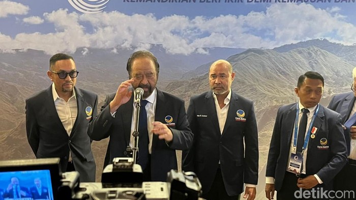 Ketum NasDem Surya Paloh saat konferensi pers usai pembukaan Rakernas NasDem di Makassar.