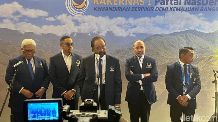 Ketum NasDem Surya Paloh saat konferensi pers usai pembukaan Rakernas NasDem di Makassar.
