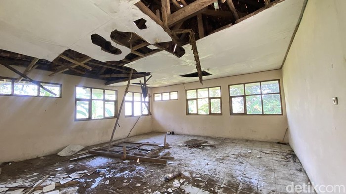 Kondisi ruang kelas SDN Gunung Batu yang rusak