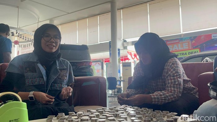Lorenza, ASN di Jambi beli mobil baru menggunakan uang koin