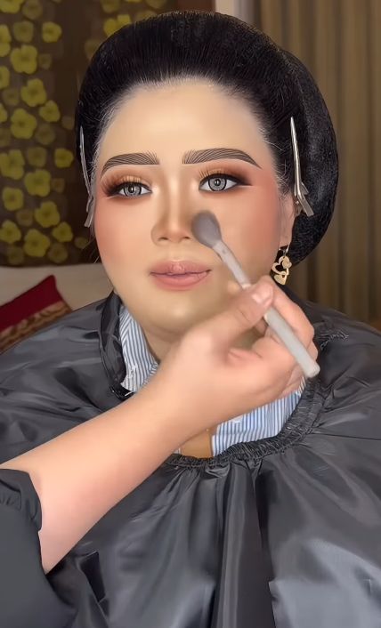 Makeup artist, Khadijah Azzahra mengunggah kliennya yang berasal dari Breebes, Jawa Tengah yang menikah dengan pria Turki.