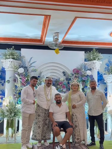 Makeup artist, Khadijah Azzahra mengunggah kliennya yang berasal dari Breebes, Jawa Tengah yang menikah dengan pria Turki.