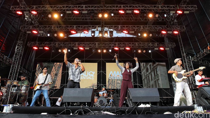 Penampilan MALIQ & D'Essentials di The Sound Project 2025.