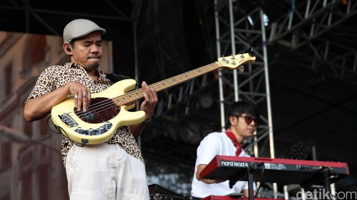 Penampilan MALIQ & D'Essentials di The Sound Project 2025.
