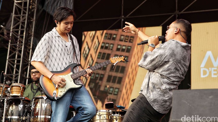 Penampilan MALIQ & D'Essentials di The Sound Project 2025.